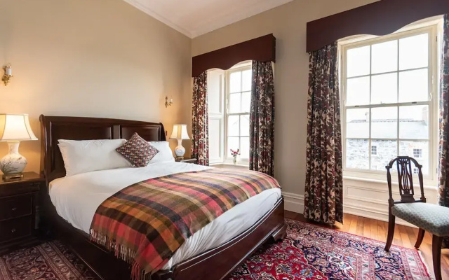 8 Bedroomed House Steeped in History