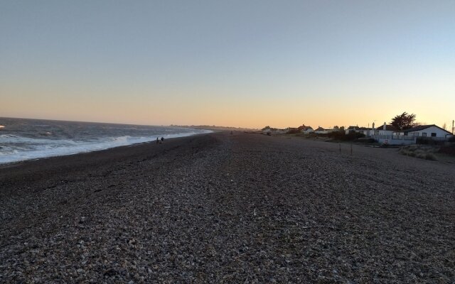 Superior 6 Berth Holiday Home in Suffolk,