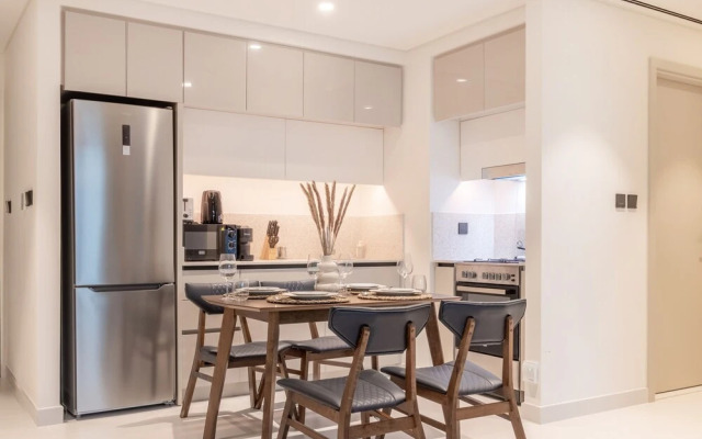 Manzil - Stylish 1BR in Emaar Beachfront