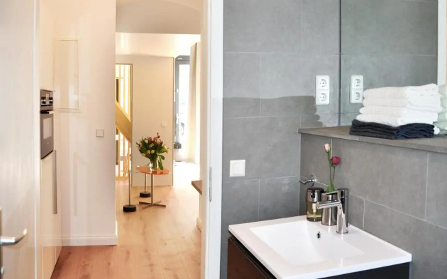 Stylish New Cube Loft by Berlin-Wall-Apartments