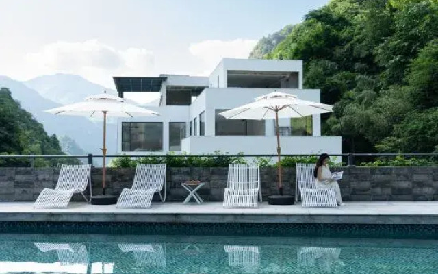 Anji Xiaoyaogu | Suye Huijing · Canyon Pool Vacation Boutique Stay