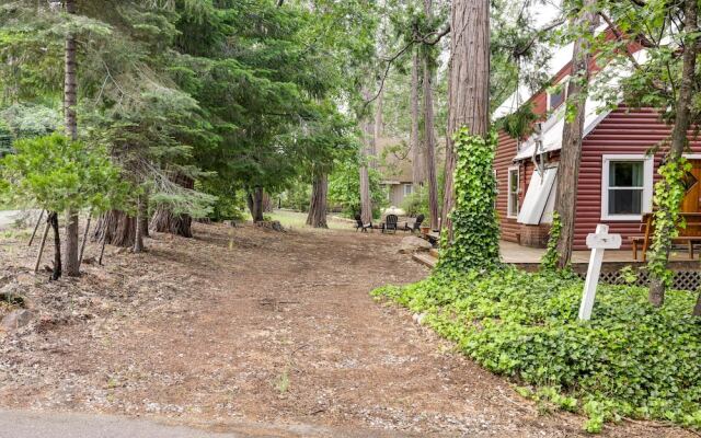 Twain Harte Cabin w/ Deck & Fire Pit!