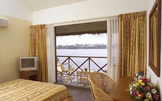 Emarald Pristine Island Floating Resort