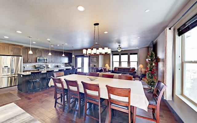 West Abigail - 4 Br Townhouse