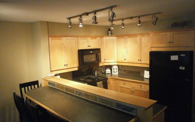 Kaslo Bay Condominium