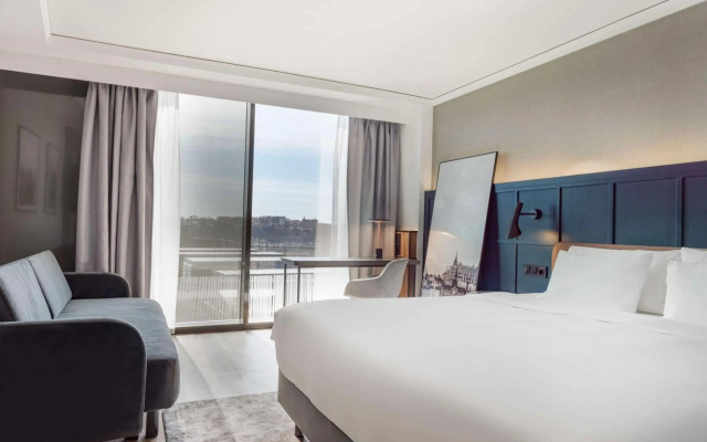 Radisson Blu Waterfront Hotel