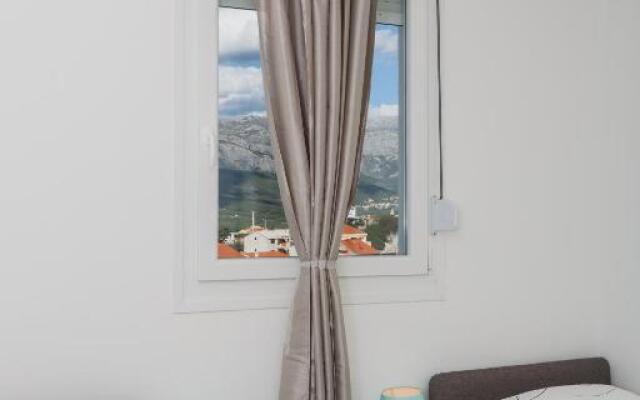 Sky Split Apartment