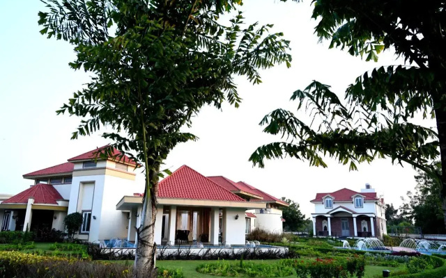 Neonz Resort & Club