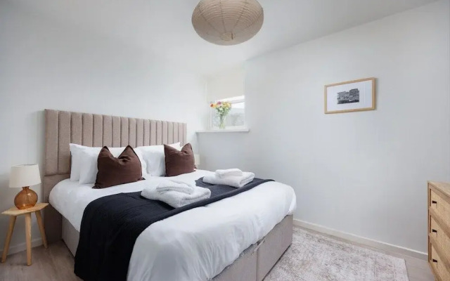 Luxury First Floor 2 bed Apartment