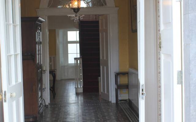 Woodville House