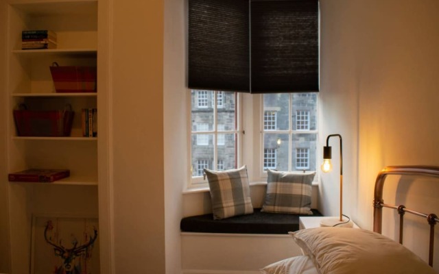 Authentic Homely 1 Bedroom Apartment on the Royal Mile
