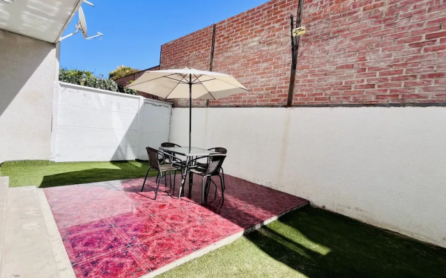 Urban Yard Bus Terminal Home Office Pool Wifi