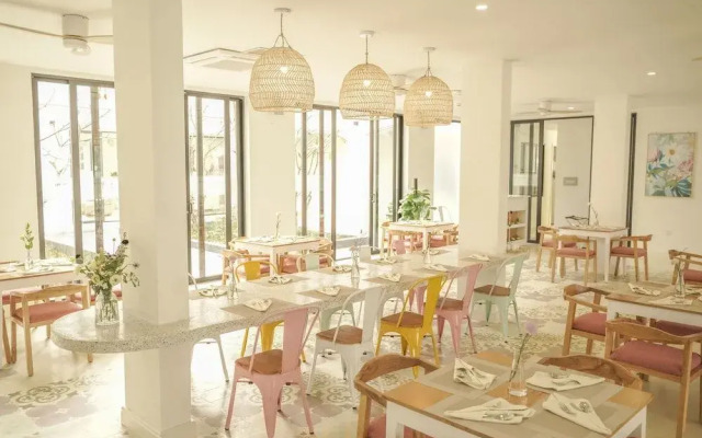 Moodhoian Riverside Resort & Spa