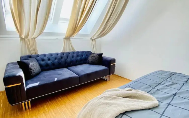 Comfy 3BR Apt With Living Room Balcony