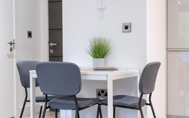 Seven Living Residences Solihull - Modern Studios NEC and BHX