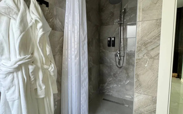 Коттедж "Небо" с подогреваемым бассейном и сауной