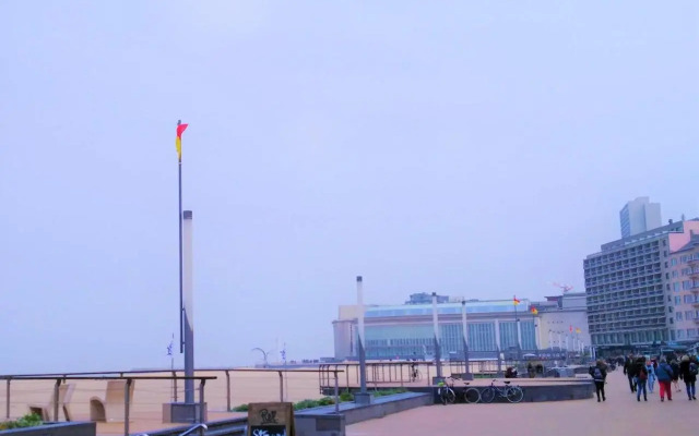 Studio center of Ostend w/parking & south terrace