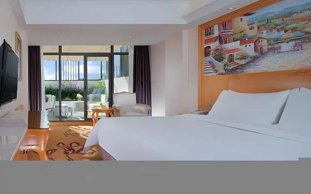 Vienna Hotel (Chuanxin Drum Tower Metro Station, Beijing Road)