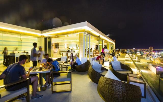 A La Carte Da Nang Beach