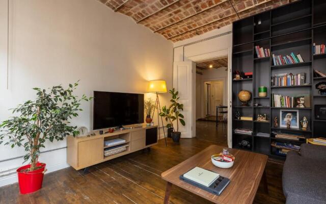 Renovated apartment at the heart of Istanbul with huge terrace