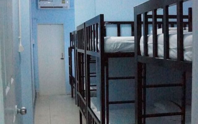 Blue House Hua Lamphong - Hostel