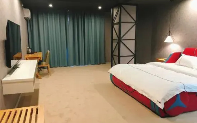 Huaning Renhe Hotel