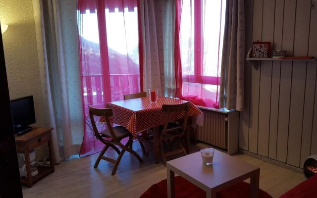 Studio in Praloup, With Wonderful Mountain View and Furnished Terrace