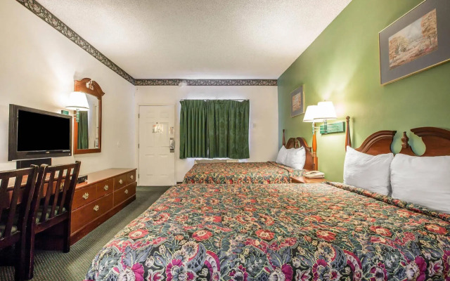 Rodeway Inn near Melrose Ave