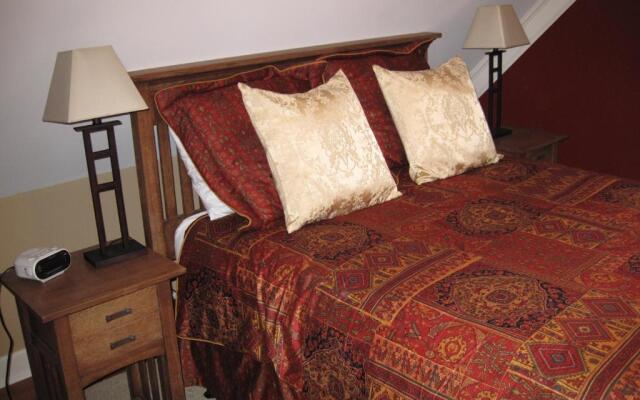 Genelle House B&B Guest House