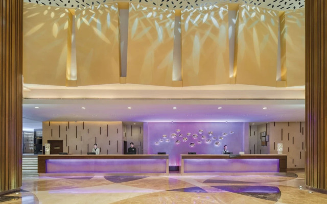 Guangdong International Building （South Gate 2）