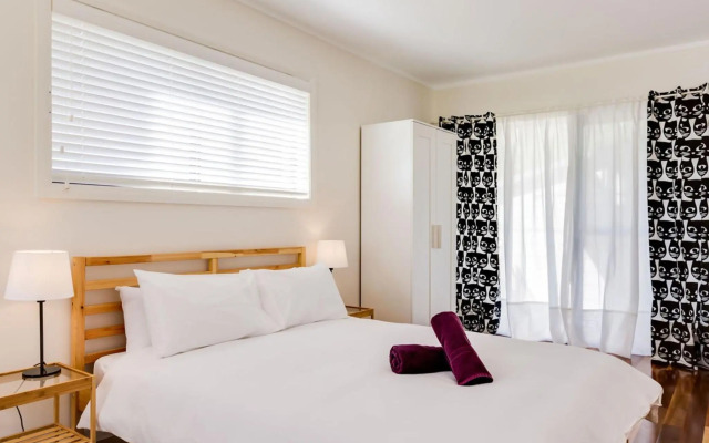 Shanti at Hyams Beach 4pm Check Out Sundays