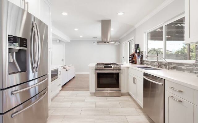 Radiant Estate New Luxury Cali 3 Bd!