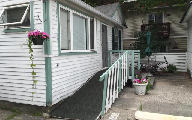 Crosswinds Motel & Cottages