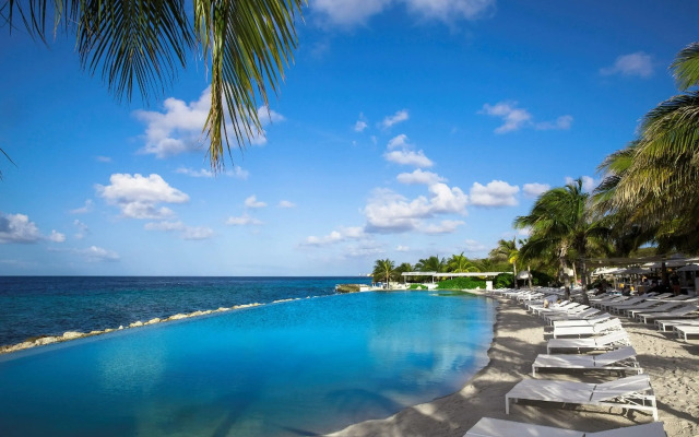 Papagayo Beach Resort