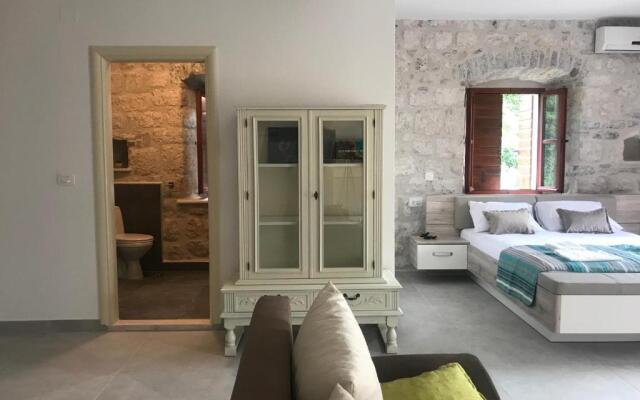 Stone house 264