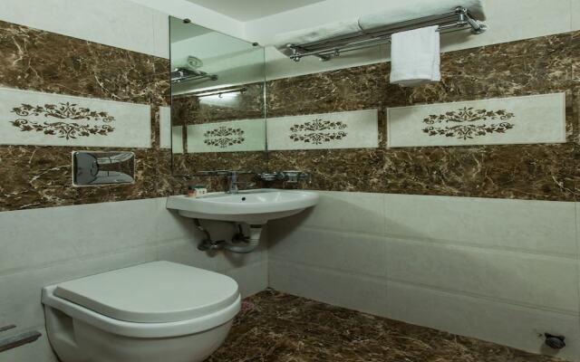 OYO 12475 Hotel Maheshwari