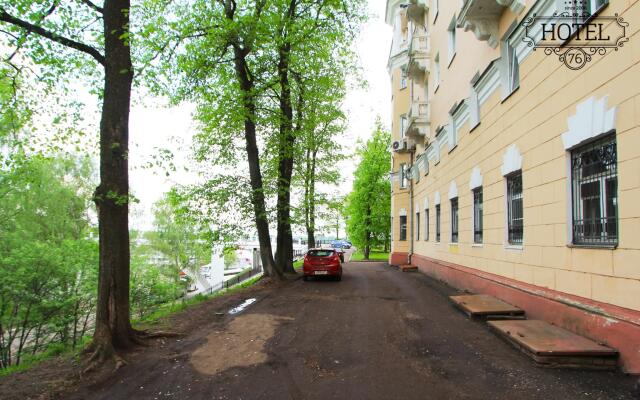Apartments on Flotsky descent 1/2 street