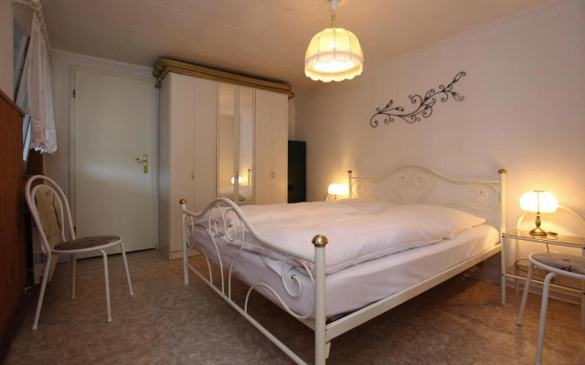 Apartment, Sternberg