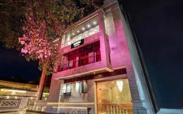 Modern Comfort Stays at Swarop Nagar Kanpur