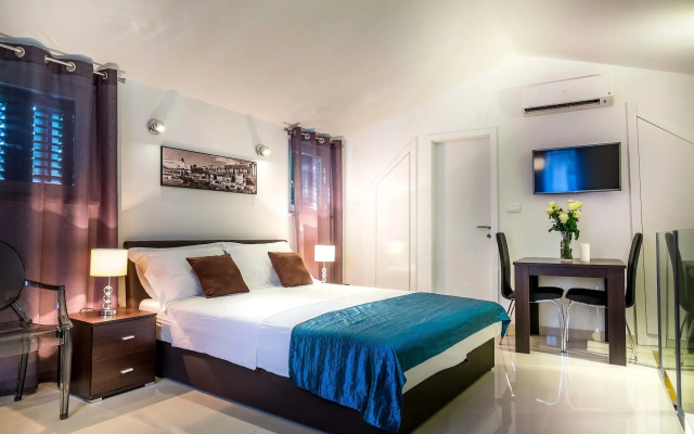 Split Oasis Apartments