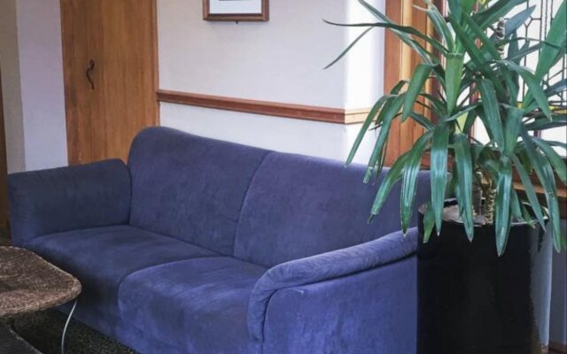The Cambridge Hotel & Backpackers