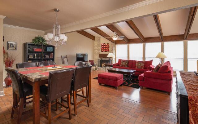 Hill Country Hideaway TBM 208