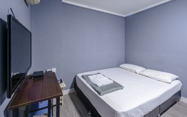 Deluxe Hotel
