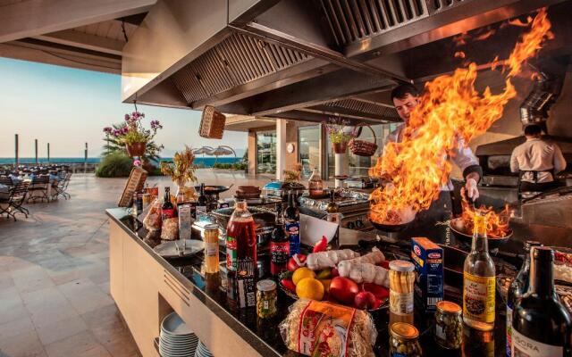 Charisma De Luxe Hotel