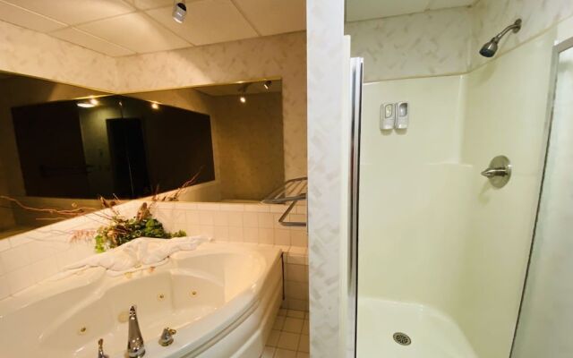 Fleetwood Inn & Suites