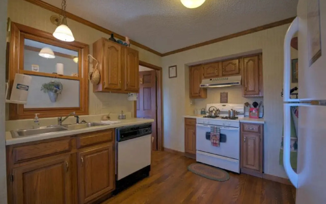 Lilly's Mountain Getaway - 4 Br Home