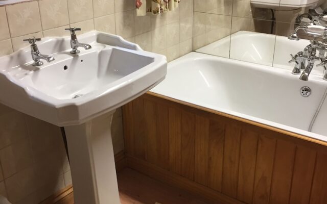 Lowri Cottage Hotel