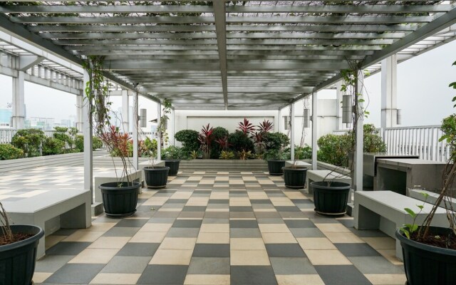 Cozy Living Studio at Cosmo Terrace Apartment