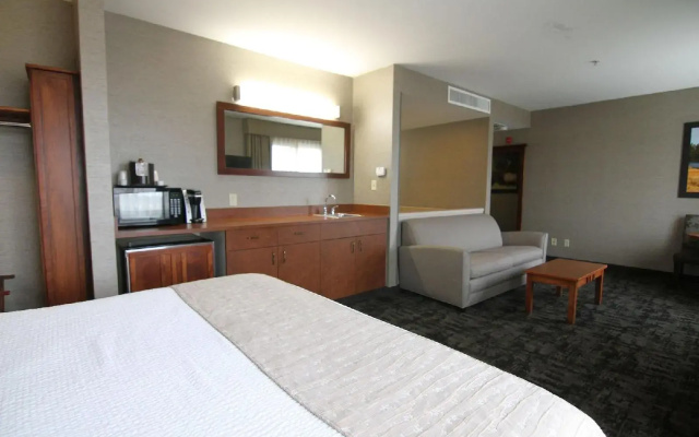 Casper C'mon Inn Hotel & Suites