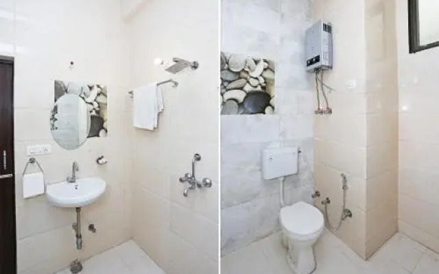 Goroomgo Pushpa Palace Mathura